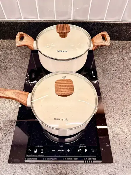 Panelas sobre cooktop de indução